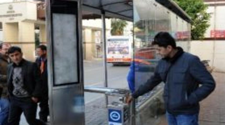 Otob&uuml;s Duraklarına K&uuml;ll&uuml;k