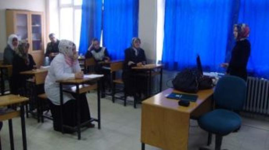 Sınav Stresi Semineri Velilerden B&uuml;y&uuml;k İlgi G&ouml;rd&uuml;