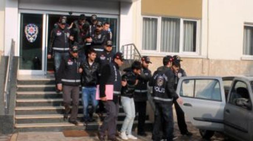 Malatya'da Vatandaşları Telefonla Dolandıran 5 Kişi Yakalandı