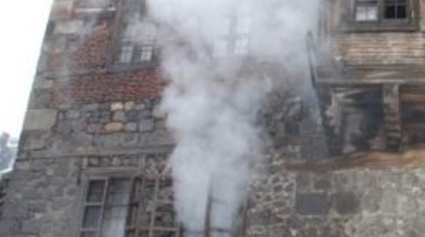 Erzurum&rsquo;un En Eski Konağında Yangın &Ccedil;ıktı