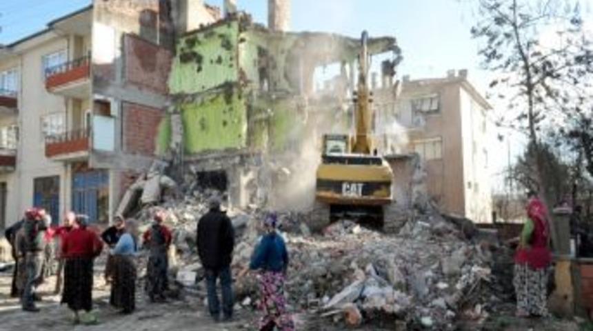 &Ouml;nce G&ouml;bek Attılar, Sonra Demir Topladılar