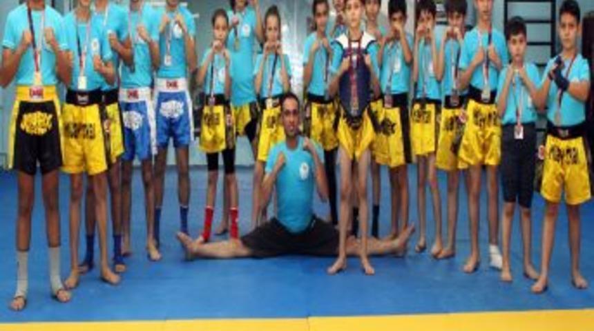 Muay Thai Ege B&ouml;lge Şampiyonası'na Muğla Damga Vurdu