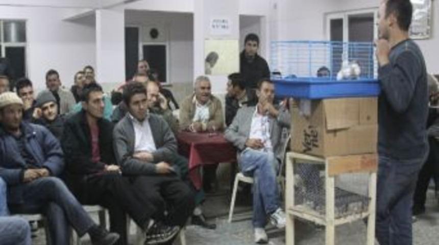 Mezata &Ccedil;ıkarılan Kuşlar Havada Kapışılıyor