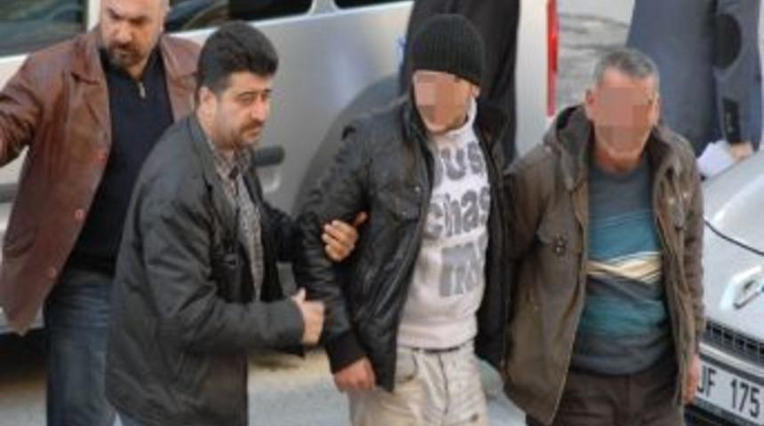 &Uuml;st Ge&ccedil;it K&ouml;pr&uuml;s&uuml;n&uuml;n Demirlerini &Ccedil;alanlar Yakalandı