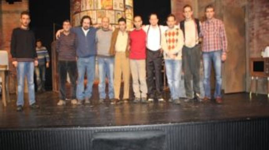 Erzurum Devlet Tiyatrosu&rsquo;nda &ldquo;&ccedil;ıkmaz Sokak &Ccedil;ocukları&rdquo; Adlı Oyun Yarın Seyirciyle Buluşacak