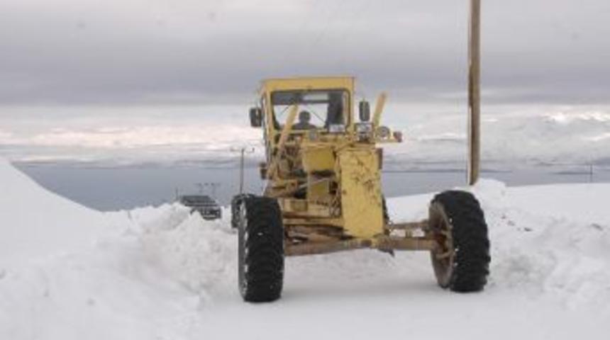 Van'da Karla M&uuml;cadele &Ccedil;alışmaları