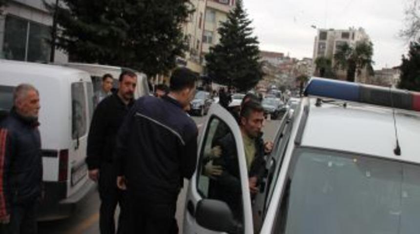 Tezgahlarını Yakmak Isteyen Balık&ccedil;ıları Polis Engelledi