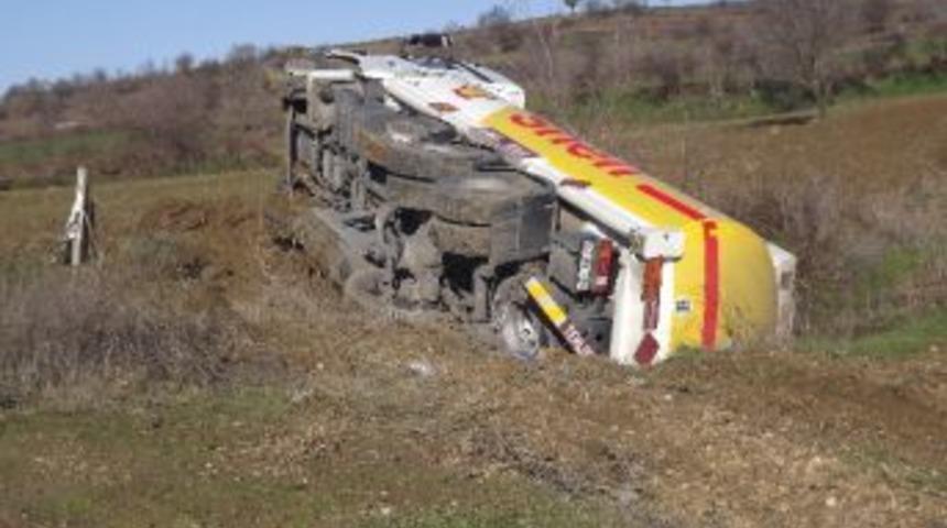 Malkara&rsquo; Da Akaryakıt Tankeri Devrildi