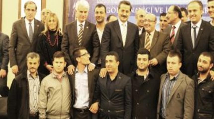 Taşeron İş&ccedil;iler &Ccedil;&ouml;z&uuml;m Peşinde