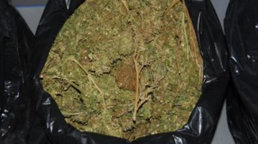 Silifke'de Uyuşturucu Ve Ka&ccedil;ak Sigara Operasyonu