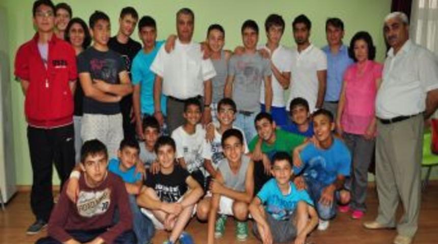 Erkek Yetiştirme Yurdu, Tiyatro Okulu Gibi &Ccedil;alışıyor