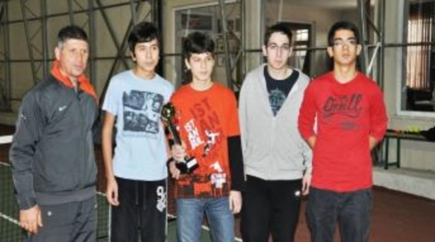 G&uuml;m&uuml;şova Lisesi Teniste Gruplara Gidiyor