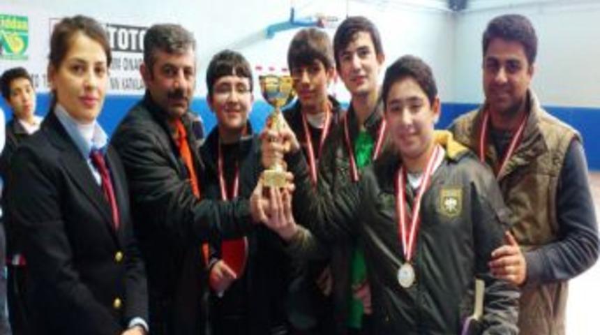 &Ouml;zel Hoşg&ouml;r&uuml; Lisesi, Masa Tenisinde Il Birincisi Oldu