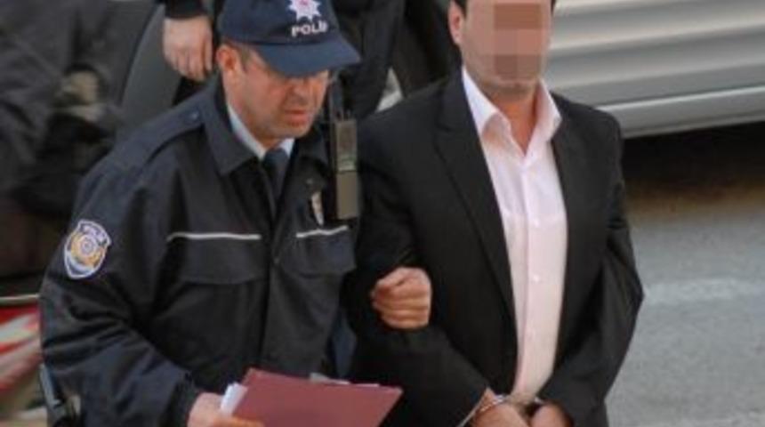 Balkondan Tabancayla Ateş A&ccedil;ınca G&ouml;zaltına Alındı