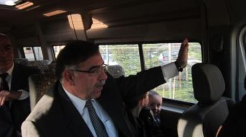 Vali Yılmaz Fehmi &Ouml;ney Sevgi Evinde