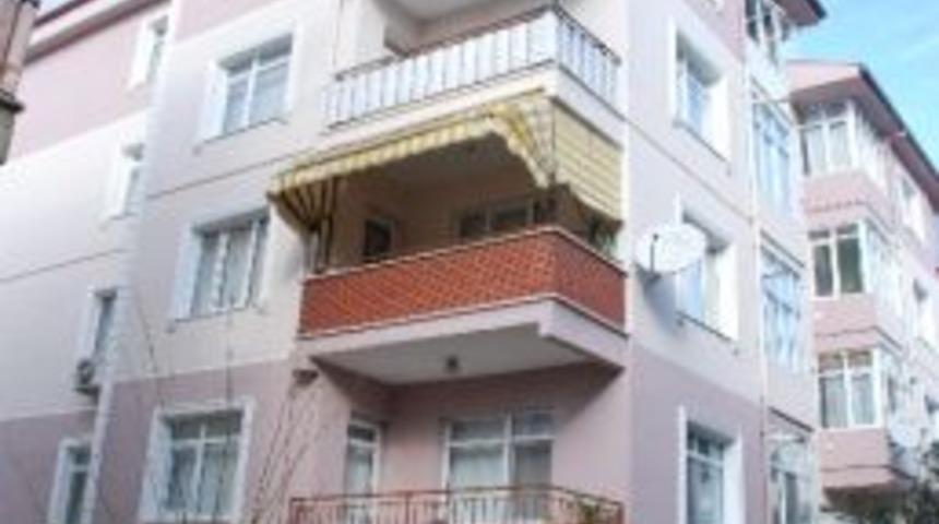 Balkondan D&uuml;şen Yaşlı Kadın &Ouml;ld&uuml;