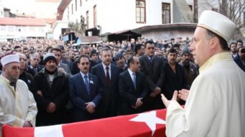 &Ouml;ld&uuml;r&uuml;len Infaz Koruma Memuru &Ccedil;orum'da Toprağa Verildi