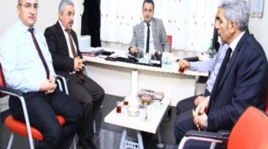 Yıldız'dan Gen&ccedil;lik Merkezine Ziyaret