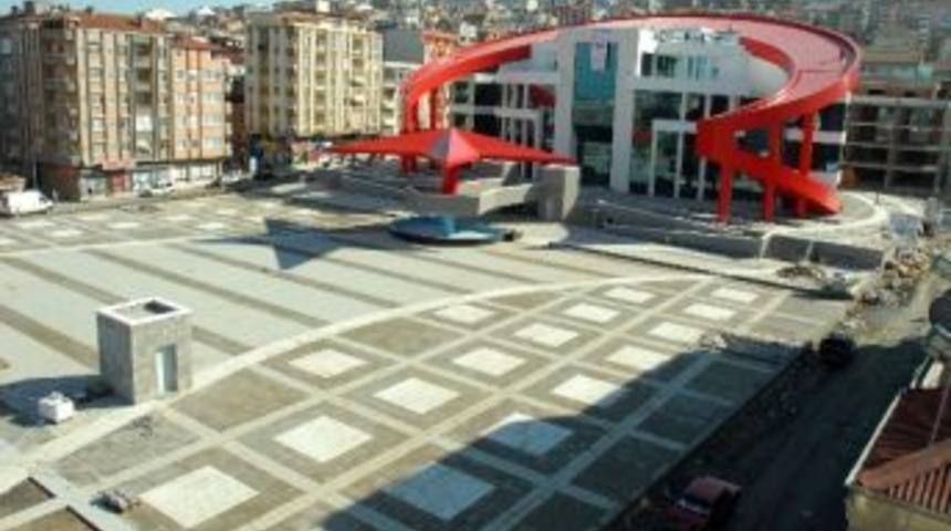 Canik&rsquo;te Meydan Ve Hizmet Binasına Son R&ouml;tuşlar