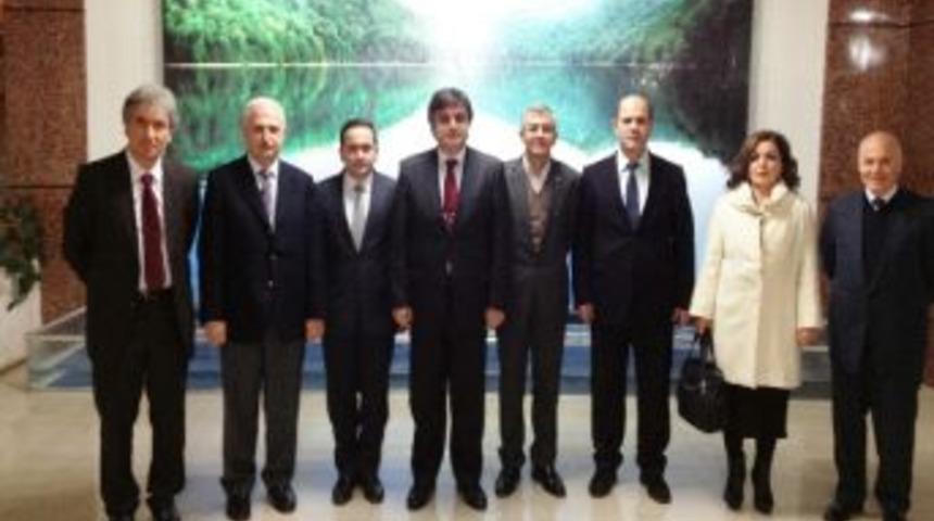 Rekt&ouml;r Korkmaz, Y&ouml;k Başkanı &Ccedil;etinsaya İle Birlikte Yurtdışında Temaslarda Bulundu