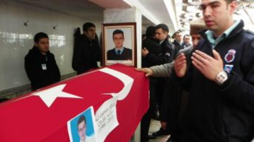 &Ouml;ld&uuml;r&uuml;len Ceza Infaz Memuru Toprağa Verildi