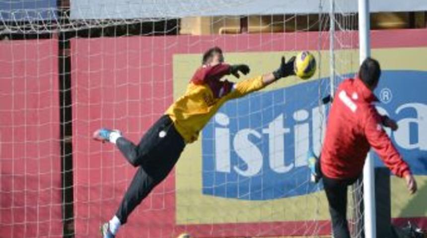 Galatasaray'da Wesley Sneijder De Antrenmana &Ccedil;ıktı