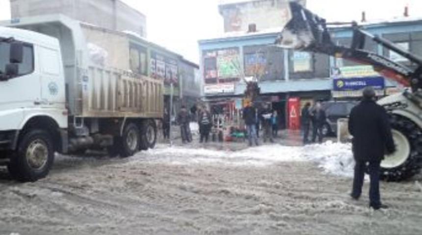 Varto'da Karla M&uuml;cadele &Ccedil;alışması