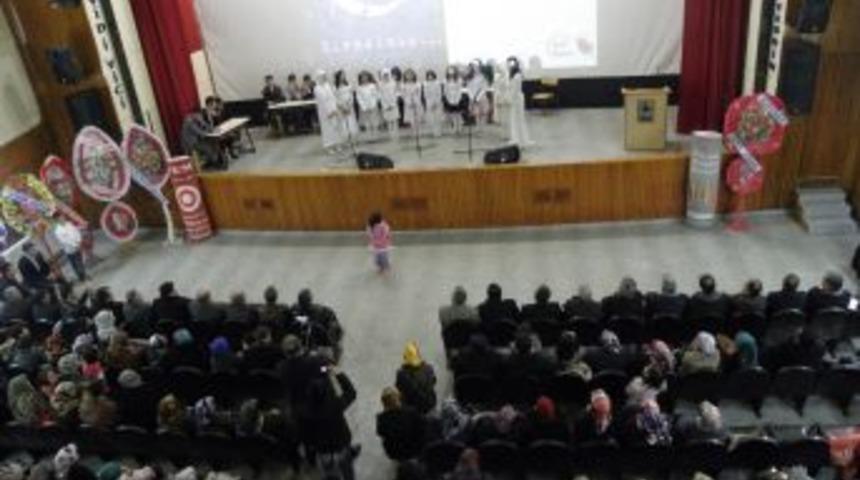 Zile FEM Dershanesi &Ouml;ğrencilerinden Kutlu Doğum Haftası Programı