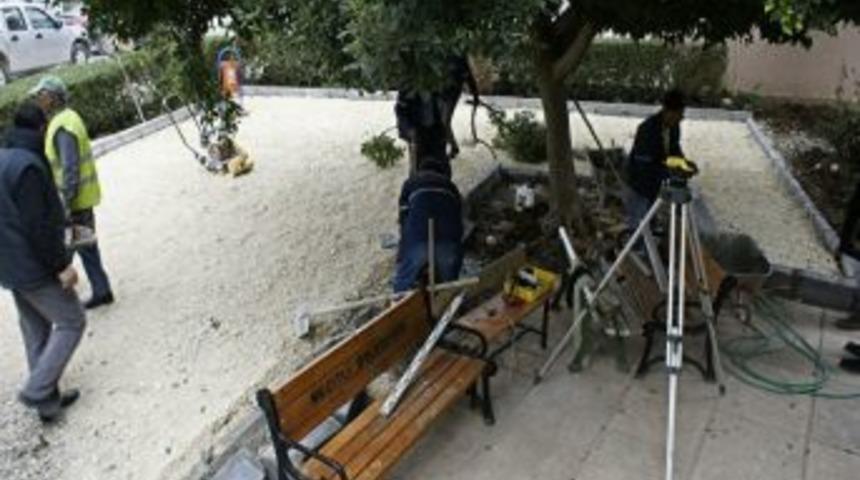 Mezitli Belediyesi Kaldırım Ve &Ccedil;evre D&uuml;zenleme &Ccedil;alışmalarına Devam Ediyor