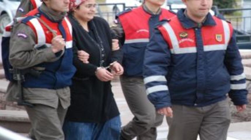 Eşini &Ouml;ld&uuml;rd&uuml;ğ&uuml; İddia Edilen Kadın Adliyeye Sevk Edildi