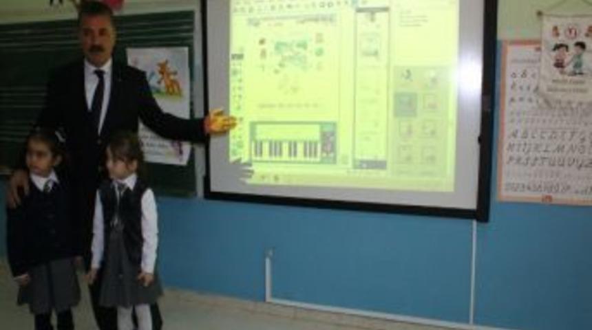 Başkan Tuna&rsquo;dan &Ouml;ğrencilere &lsquo;akıllı Tahta&rsquo; Hediyesi