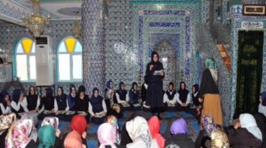 G&uuml;m&uuml;şhane&rsquo;de Kadınlar Camide Mevlid Okudu