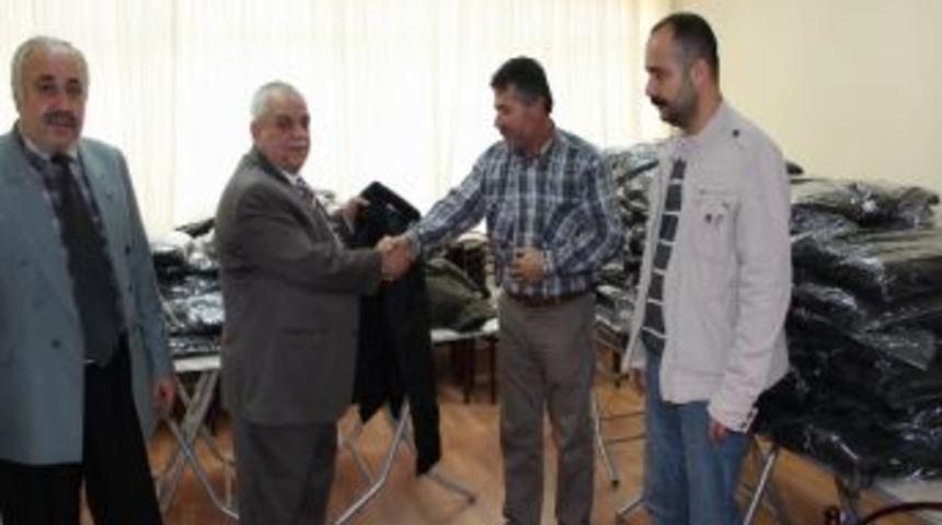 Kilis Belediyesi'nden İş&ccedil;ilere Giyim Yardımı