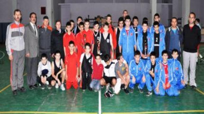 Hentbol M&uuml;sabakaları Sona Erdi