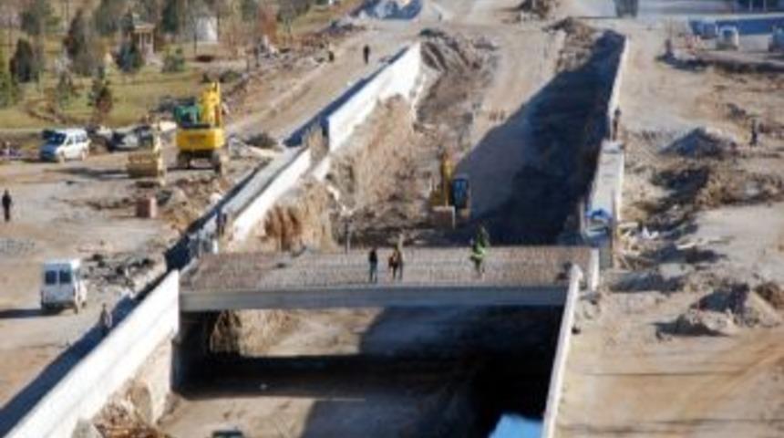 Borsa K&ouml;pr&uuml;l&uuml; Kavşak İnşaatı Devam Ediyor