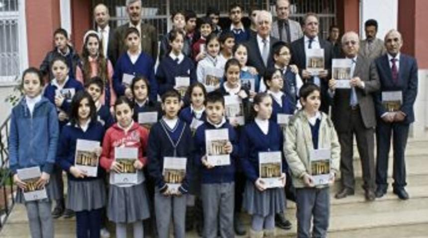 'il&ccedil;emizde Mezitli' Adlı Kitapların Dağıtımına Başlandı