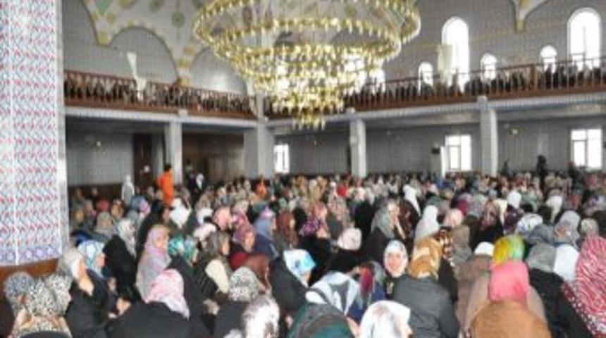 Yerk&ouml;yl&uuml; Kadınlar Mevlid Kandili Programına Yoğun İlgi G&ouml;sterdi