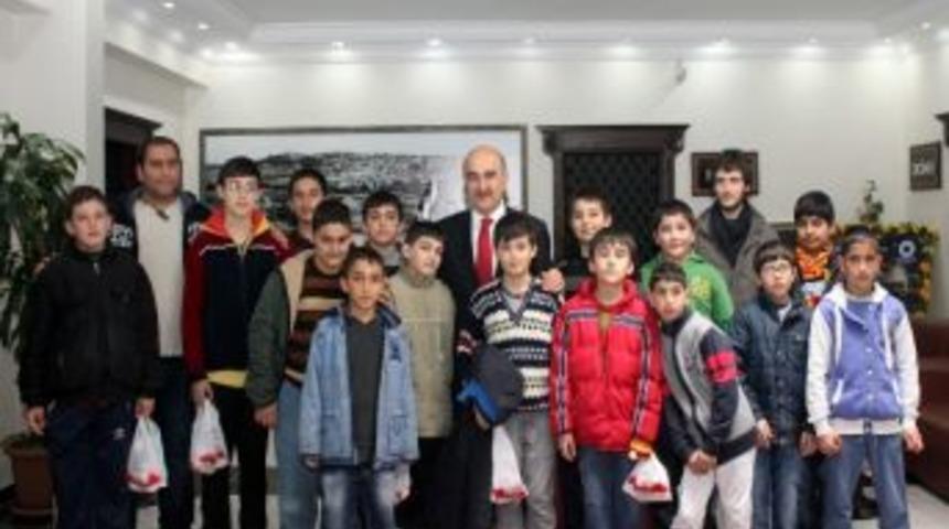 &Ccedil;ocuklardan Başkan Yıldırım&rsquo;a Kandil Hediyesi