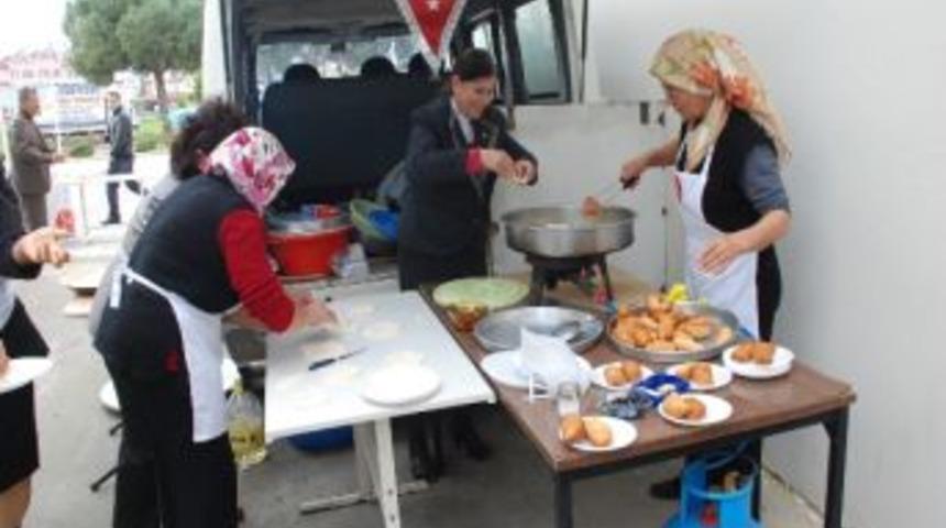 Didim&rsquo;de Mhp&rsquo;li Bayanlardan Kandil Hayrı