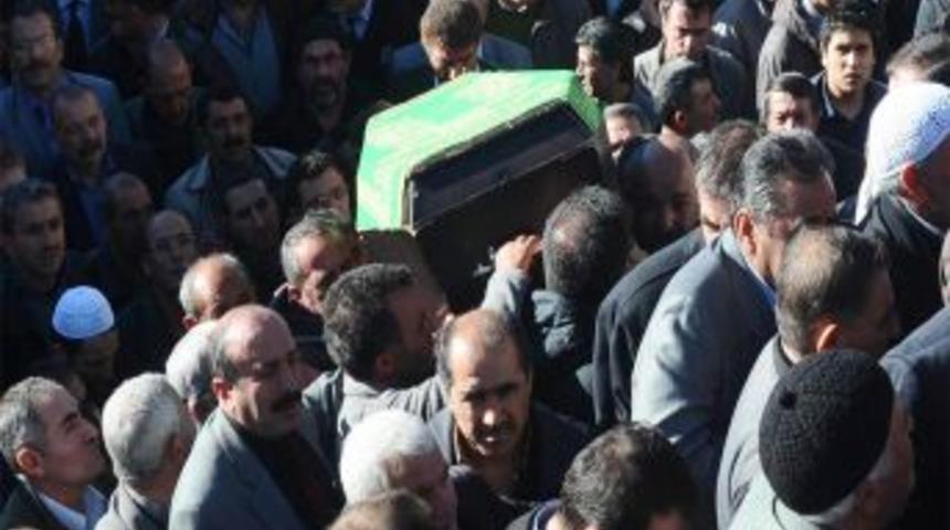 İnşaattan D&uuml;şerek Hayatını Kaybeden Iş&ccedil;i Toprağa Verildi