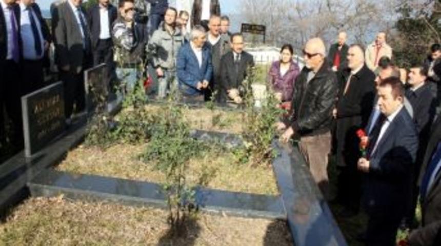 Vefat Eden Gazeteciler Mezarları Başında Anıldı