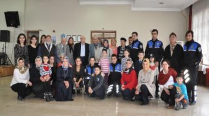 Huzurevi Sakinleri Ve Kimsesiz &Ccedil;ocuklar Sevindi