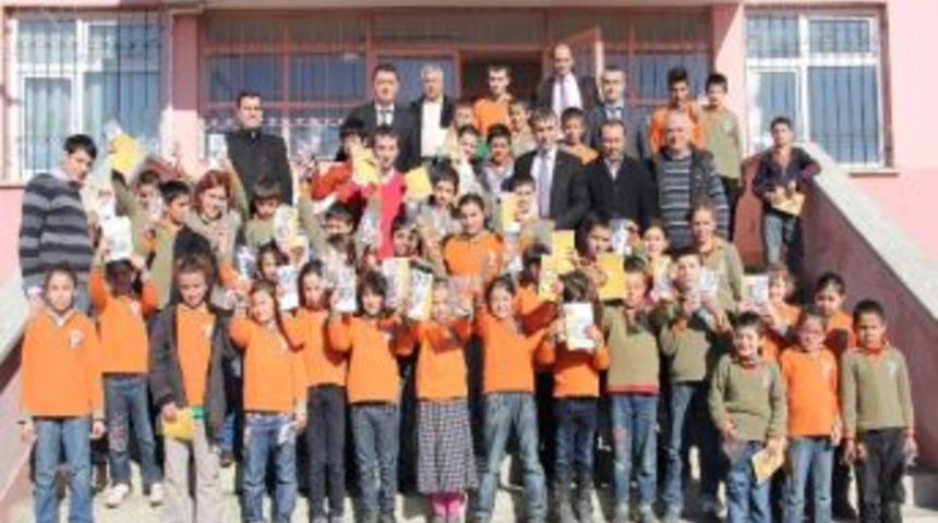 Gen&ccedil;lik Merkezinden Kırtasiye Yardımı