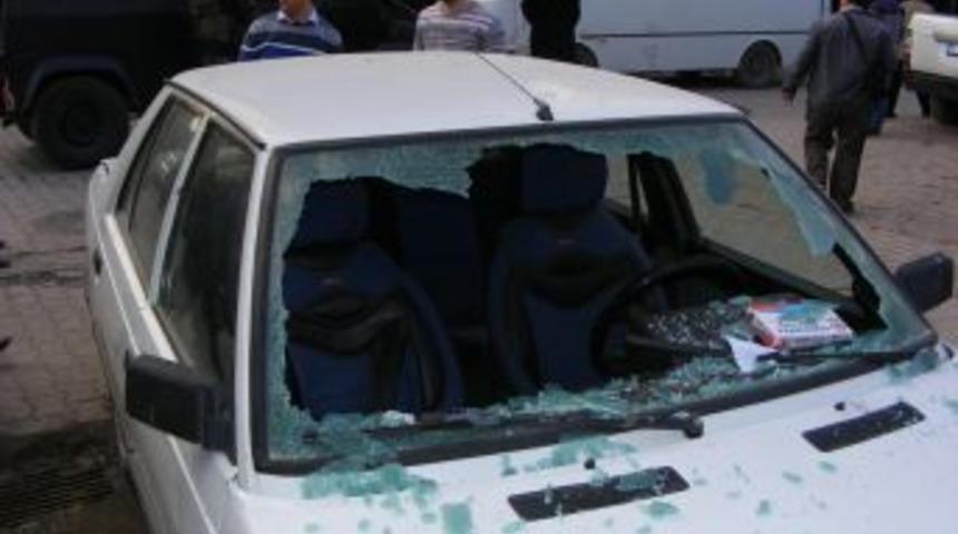 Viranşehir&rsquo;de Aşiretler &Ccedil;arşıda &Ccedil;atıştı: 2 Yaralı