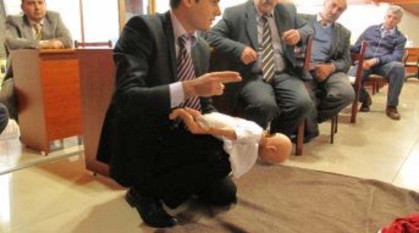 İl Sağlık Personeline İlk Yardım Eğitimi Veriliyor