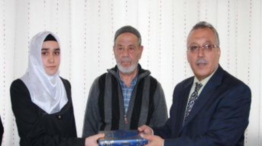 M&uuml;ft&uuml; Pat: En G&uuml;zel Hediye Kuran-ı Kerim'dir