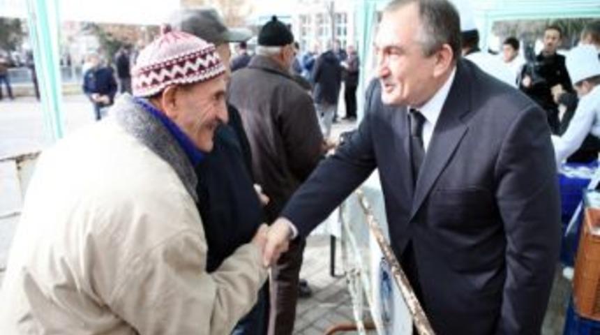 Bolu&rsquo;da Vatandaşlara Kandil Helvası Dağıtıldı