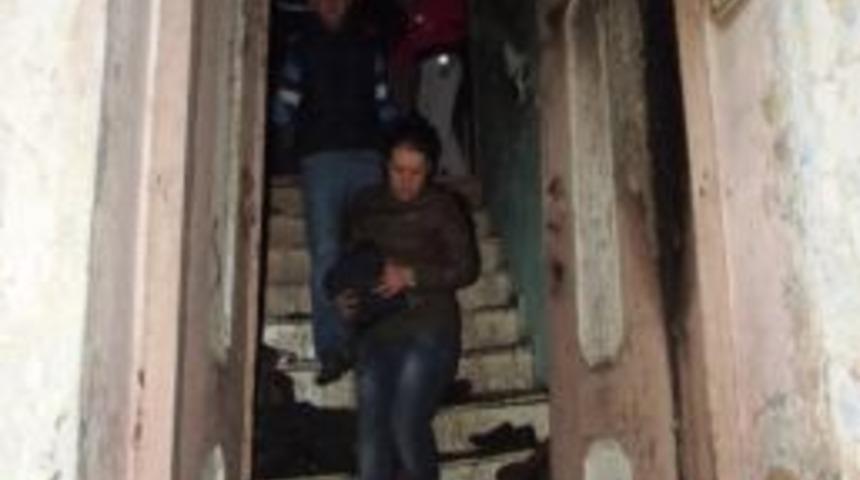 Ayvalık&rsquo;ta Yangın 5 Kişilik Aileyi Evsiz Bıraktı