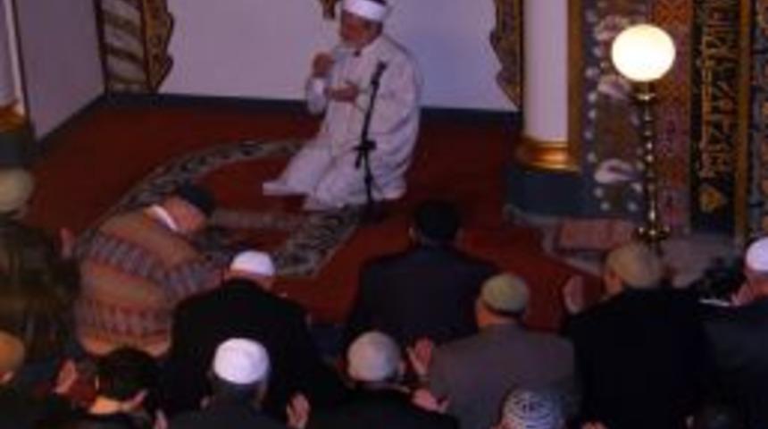 Mevlit Kandili'nde Tarihi Camiler Doldu Taştı