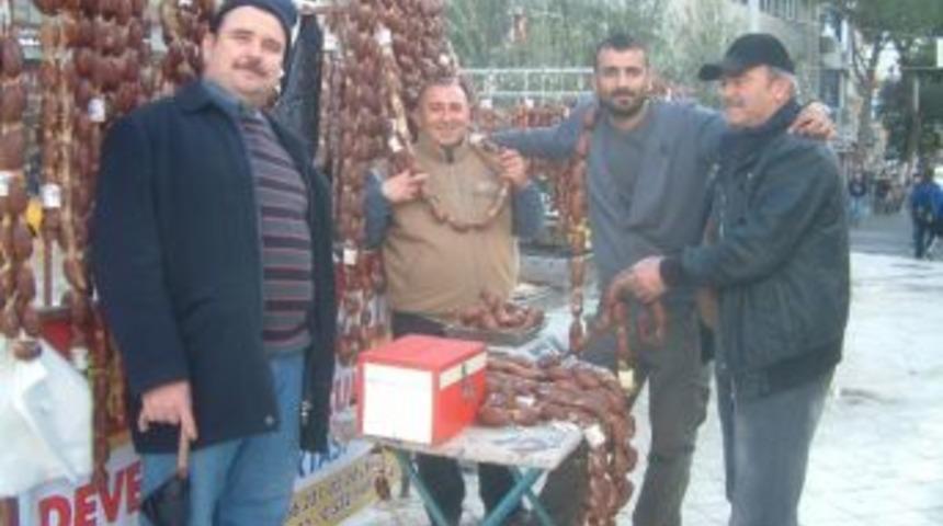 Burhaniye&rsquo; De Develerden &Ouml;nce Sucuğu Geldi